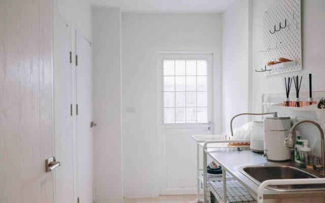 820house - Entire Floor 4 beds