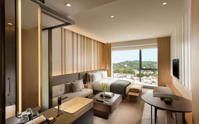 Joyze Hotel Xiamen, Curio Collection by Hilton