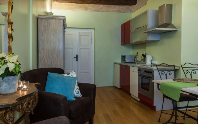 Black Star Suites