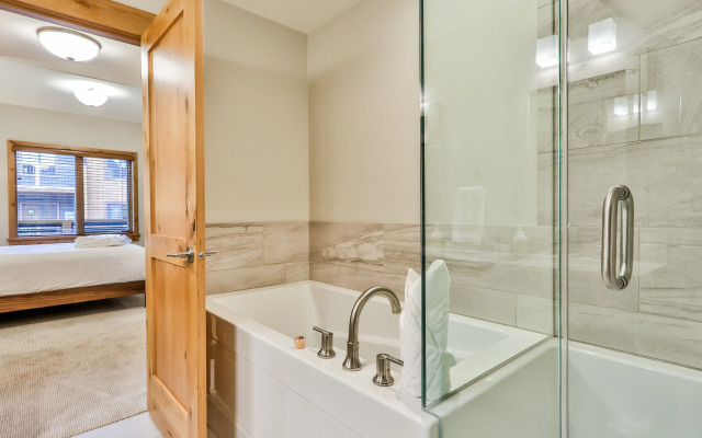 Rundle Cliffs Lodge by Spring Creek Vacation