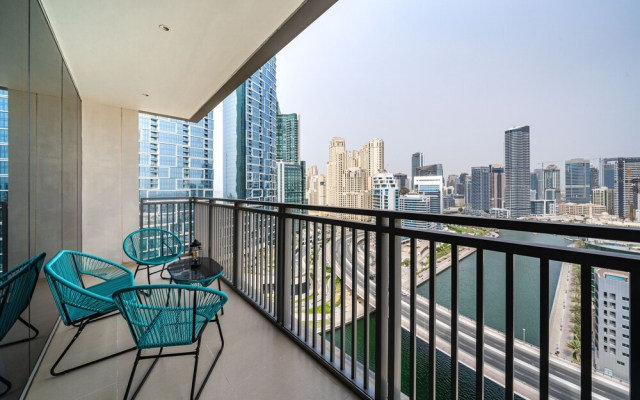 Stunning beachfront Apt. with Balcony Marina