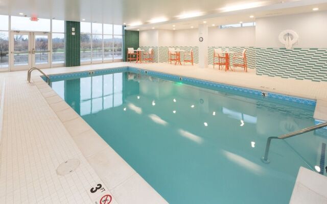 Holiday Inn & Suites Detroit - Troy
