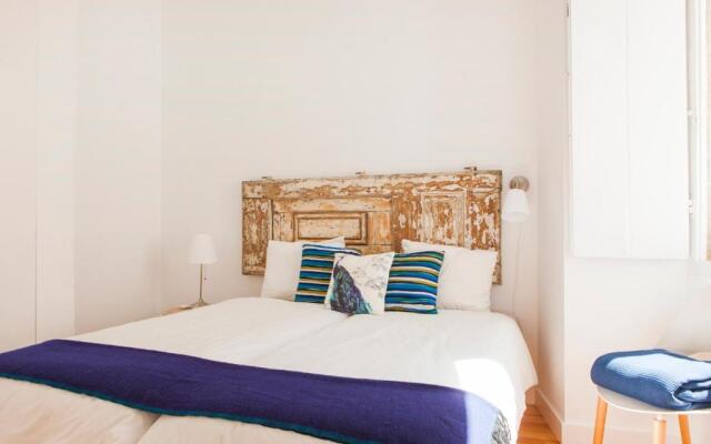 Cozy 1St Floor Flat Central Chiado District With Balconies And Ac 19Th Century Building