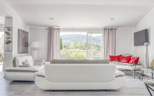 Villa in La Cadiere-d'azur With Private Pool