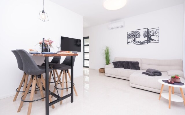 Inviting 2-bed Apartment in Podstrana