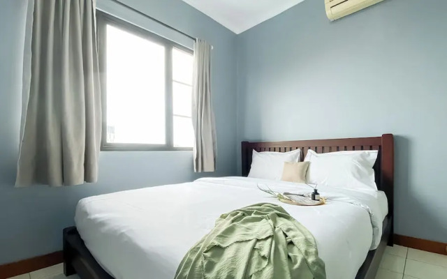 Spacious And Comfy 3Br At Puri Garden Apartment