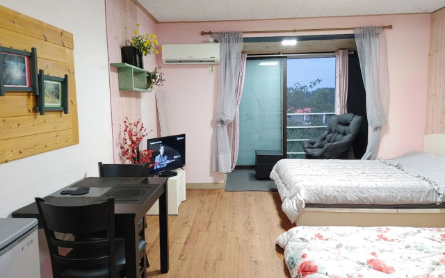Salmon Village Pension