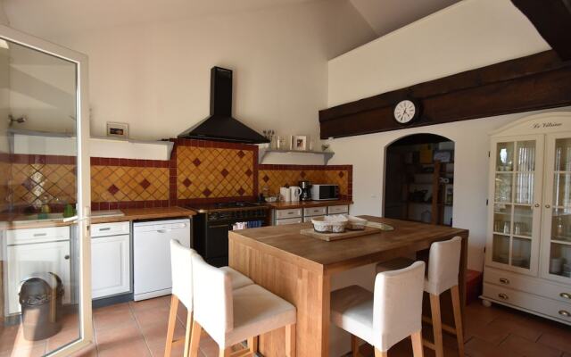 Spacious Villa With Private Swimming Pool in Marseillette