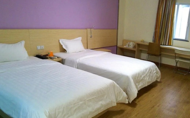 7Days Inn Korla Li Xiang Road Kongque River Branch – Guest Rooms – Korla