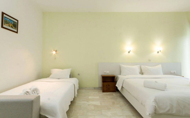 Revekka Rooms