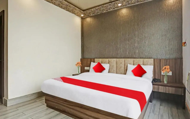Oyo Flagship 806078 Sparsh 11 Heaven