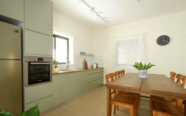 Beachside 3-BR Apt Perfect for Families