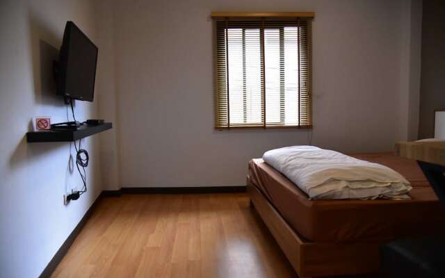 Inn Trog And Inn Soi - Hostel - Adults Only