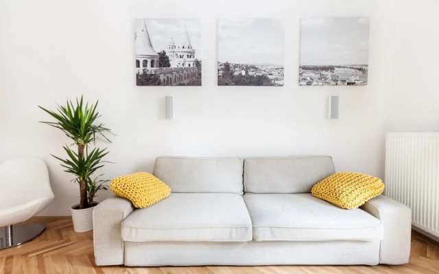 BpR Sophisticated Astoria Suite with Balcony