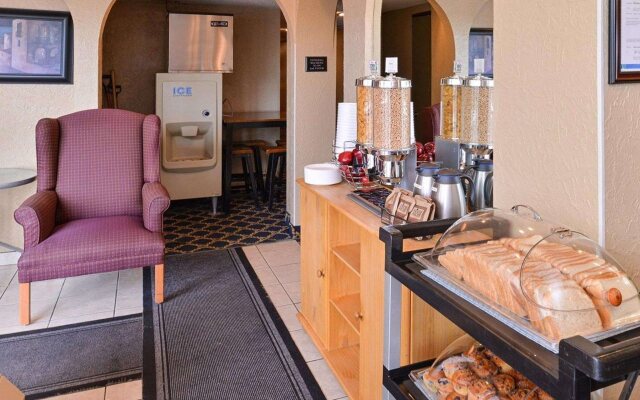 Econo Lodge Motel Village