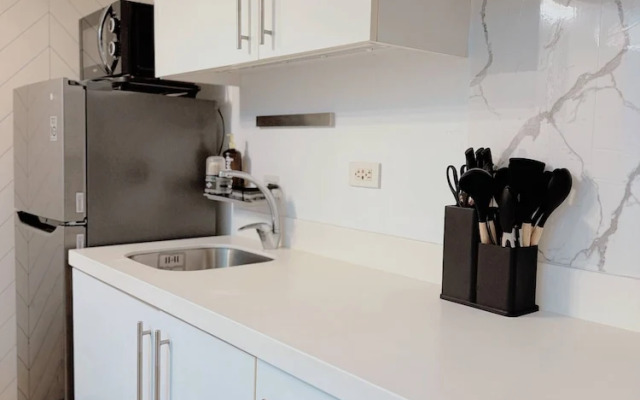 Stunning 42nd Floor Apt With Netflix