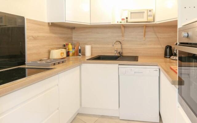 AC Appartment with terrace parking and pool- BENAKEY