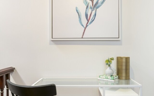 Spacious 3 Bedroom Minutes To CBD