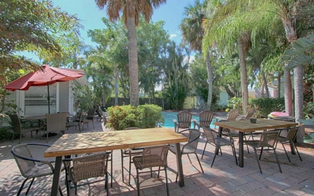 Clearwater Beach Cabana by RedAwning