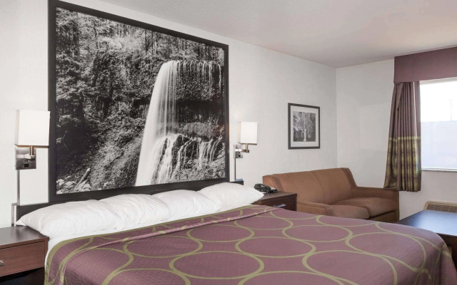Super 8 By Wyndham Gresham Portland Area OR