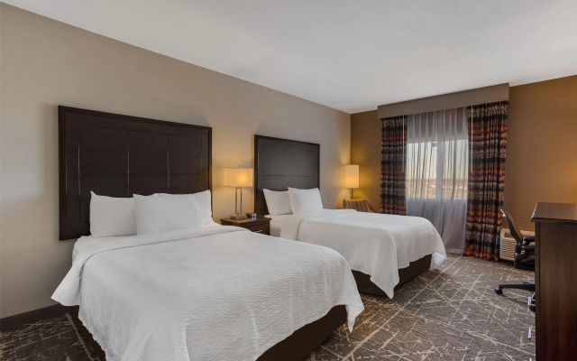 Orangewood Inn & Suites Kansas City Airport