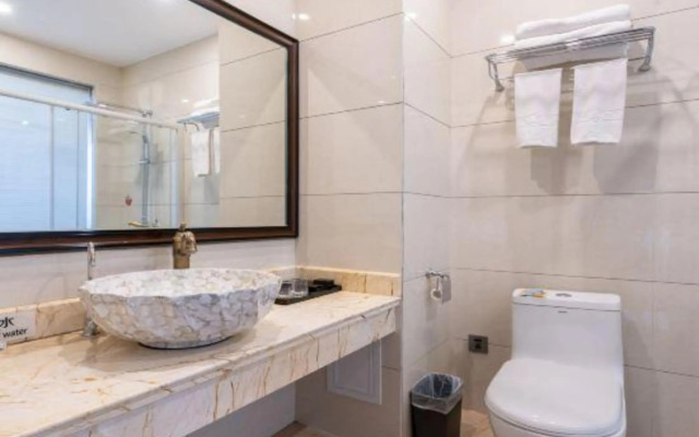 Tonghui Boya Business Hotel