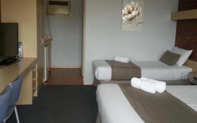 Big Valley Lakeside Paradise Motor Inn – Guest Rooms – Shepparton