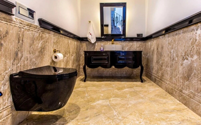 Luxurious Villa With Private Pool in Antalya