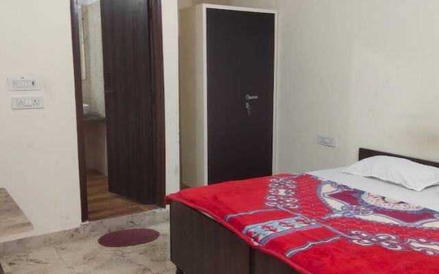 Roomshala 125 Hotel Maharaja