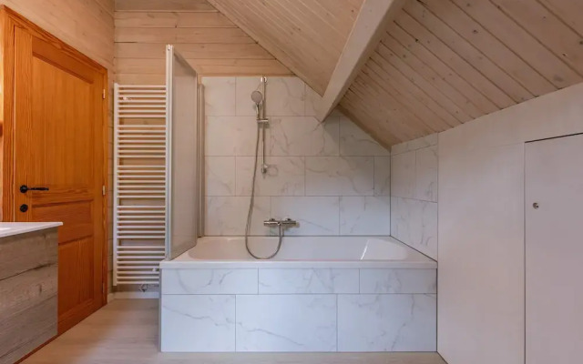 Huswell - Tranquil Retreat Cozy Chalet in the Heart of Urse