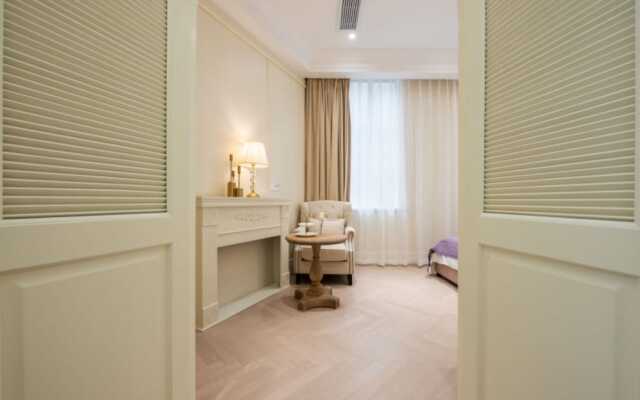 Hidden Residence- No.1 on the Bund