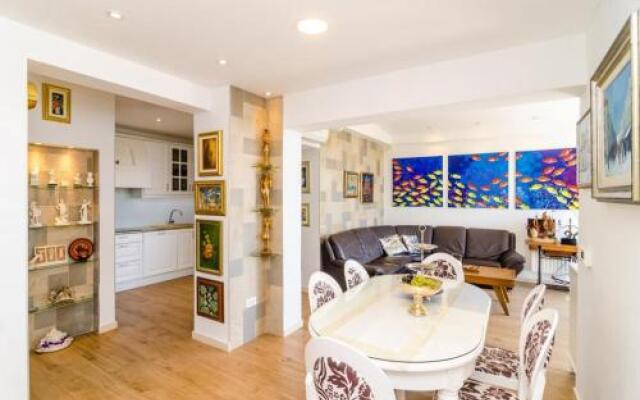 Magellan Deluxe Four