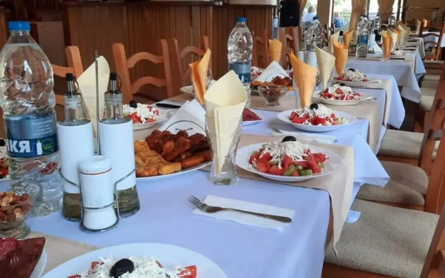 Хотел ресторант Русаков