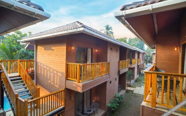 Treehouse MARS Beach Cottages