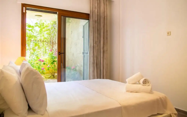 Enchanting Villa With Backyard in Cesme Near Beach