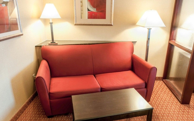 Comfort Suites