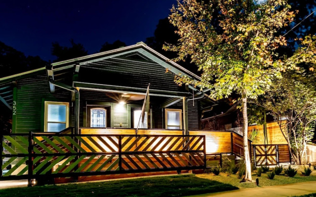 Best Location in Downtown NB Golf Cart Included!