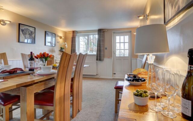 Spacious Holiday Home in Ilkerton With Garden