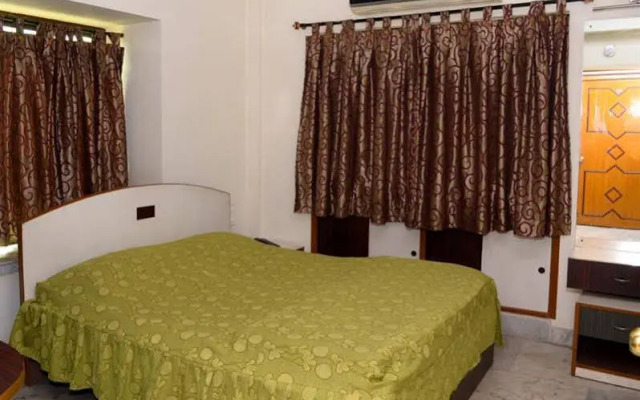 OYO 43924 Harry Guest House