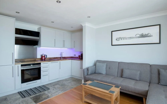 Direct Sea Views, Seafront Location & Free Parking