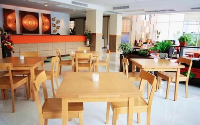 Prom Ratchada Hotel