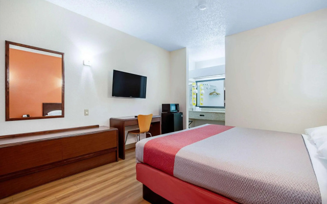 Motel 6 Covington, TN
