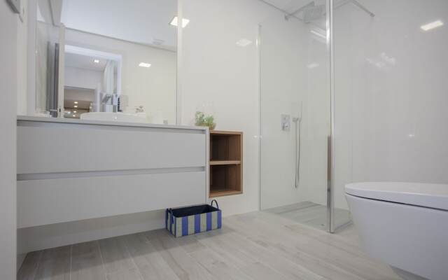 Liiiving - Luxury River View Apartment III