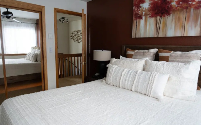 Alpenglow Three Bedroom Two Bath XL A17