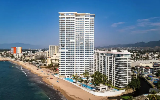 Oceanfront 1BR with Balcony & Pool