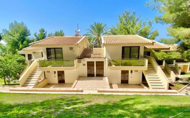 Greek Pride Cronwell Rahoni