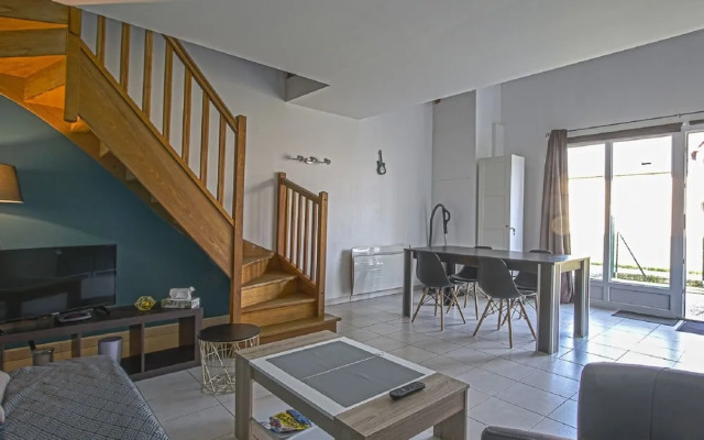 Tasteful Apartment in Comes With Terrace