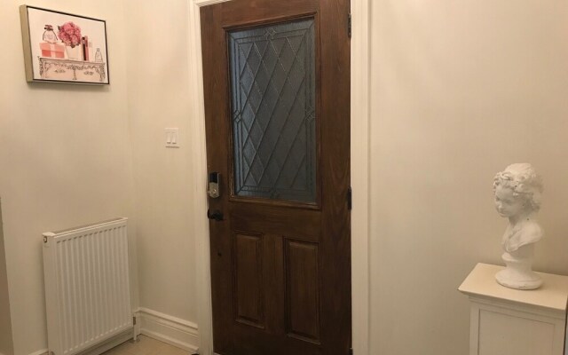 Elegant Suite at 700 Bathurst