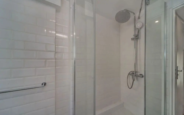 Classy Bourgeois Chic 2 Bedroom Apt in Le Marais