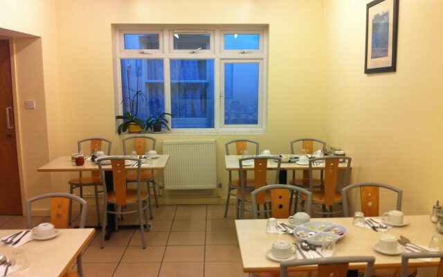 Colliers Hotel